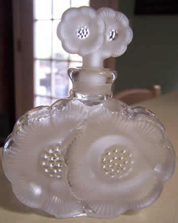 Deux Fleurs Perfume Bottle Copy