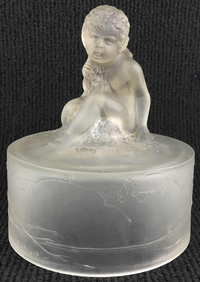 Rene Lalique Box Top Amour Assis