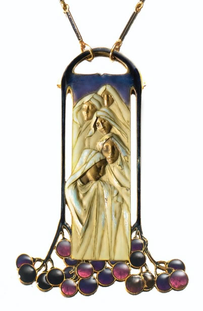 Rene Lalique Cinq Vestales Voilees Au Dessus Du Fruit Pendant