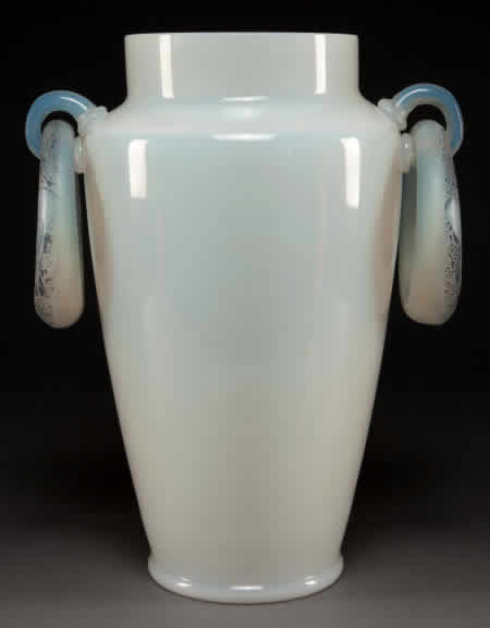 Rene Lalique Vase Deux Anneaux Pigeons