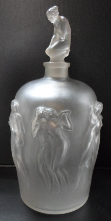 Rene Lalique Vase Douze Figurines Avec Bouchon Figurine