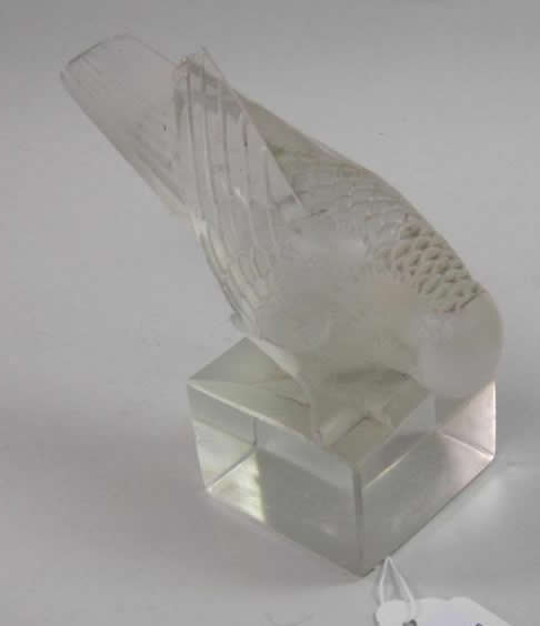 Rene Lalique Paperweight Moineau Sur Socle Ailes Croisees