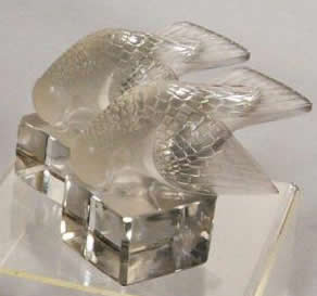Rene Lalique Moineau Sur Socle Ailes Ouvertes Paperweight