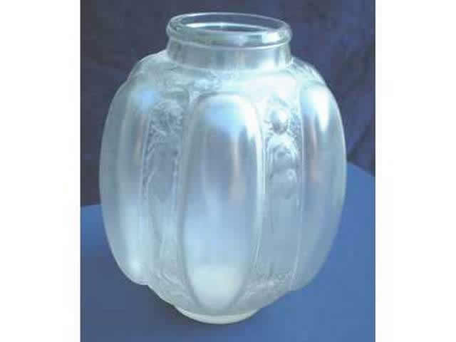 Rene Lalique Vase Six Figurines et Masques