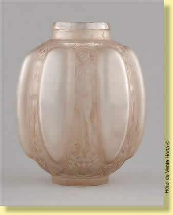 Rene Lalique Vase Six Figurines et Masques