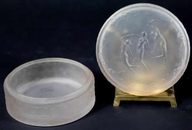 Rene Lalique Powder Box Trois Figurines
