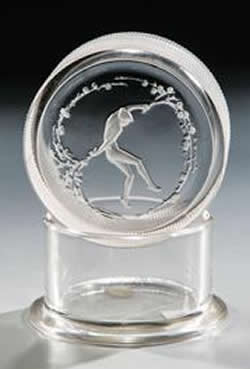 Rene Lalique Box Une Figurine Et  Bouquet