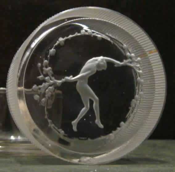 Rene Lalique Une Figurine Et Bouquet Box