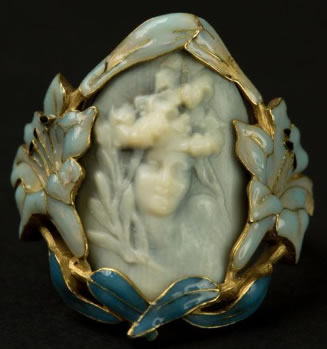 Rene Lalique Visage Entoure Par Des Fleurs Ring
