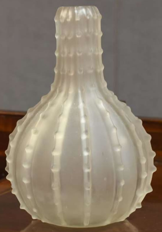 Rene Lalique Vase Dentele