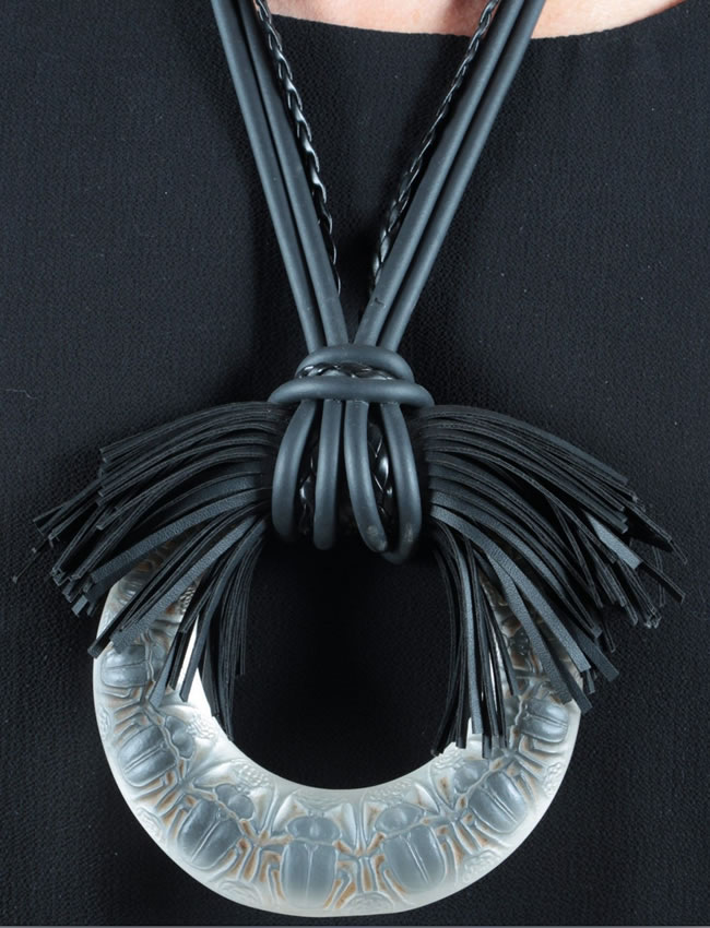 Rene Lalique Deux Anneaux Scarabees Pendant