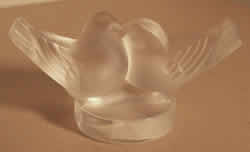 Deux Colombes Lalique France Crystal Modern Seal