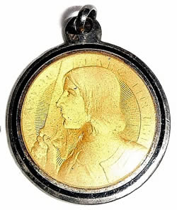 Fake Rene Lalique Pendant Woman In Profile