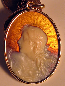 Fake Rene Lalique Pendant Example-7